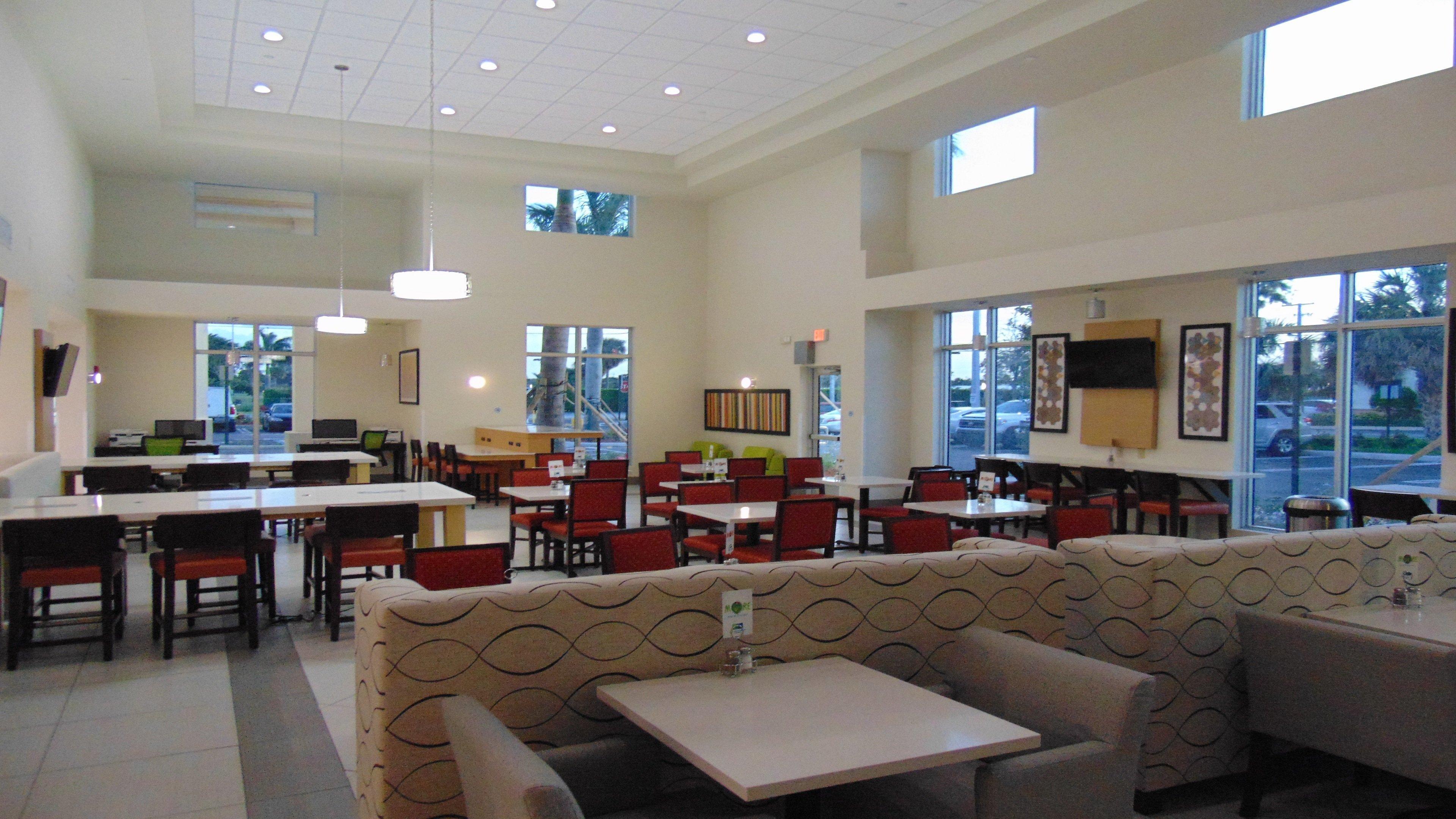 Holiday Inn Express & Suites Boynton Beach West By Ihg Exterior foto