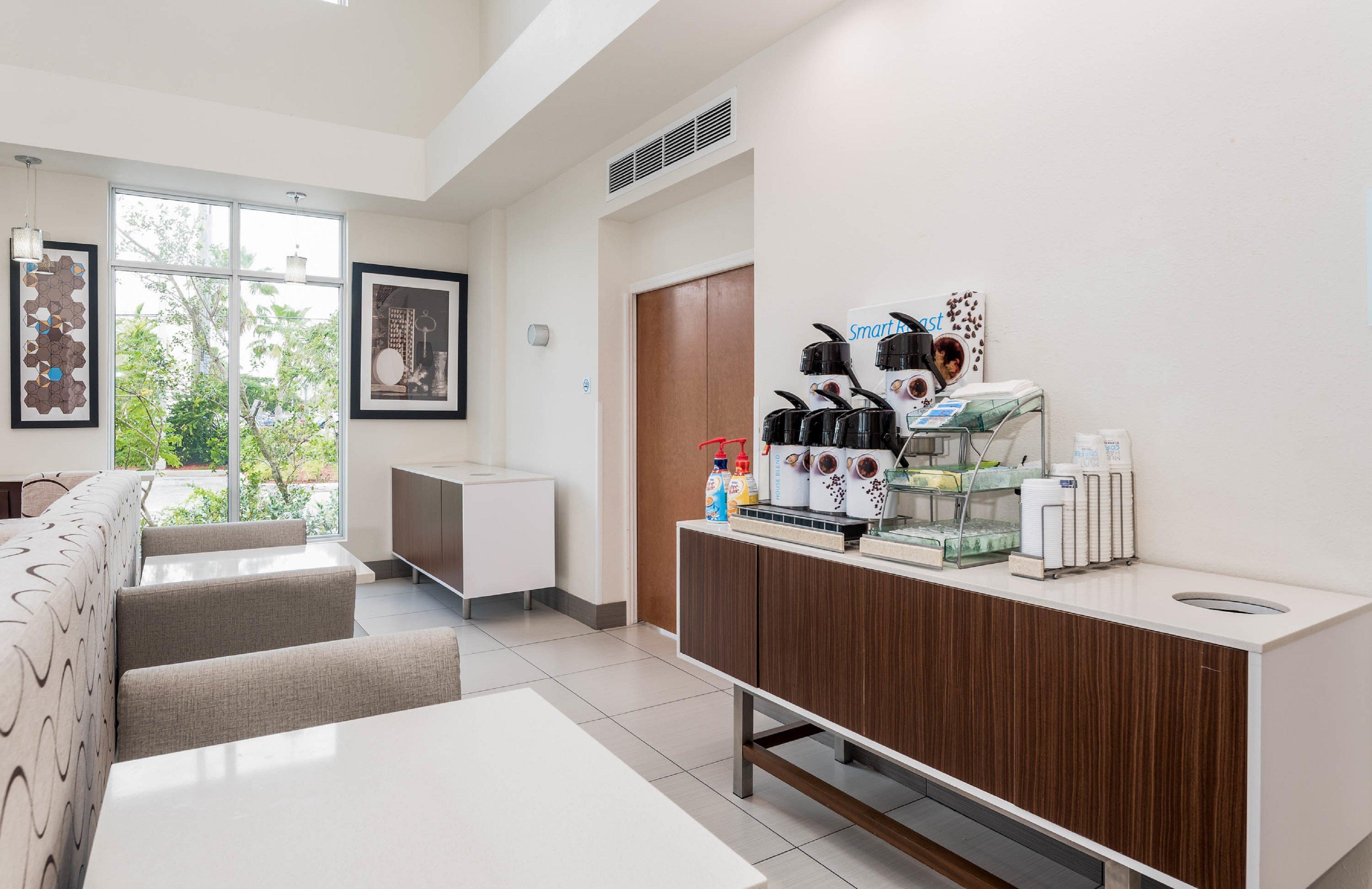 Holiday Inn Express & Suites Boynton Beach West By Ihg Exterior foto